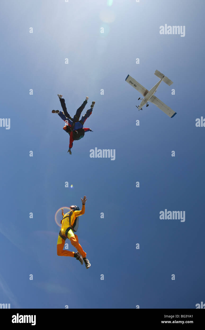 Parachute jump back of plane hi-res stock photography and images - Alamy