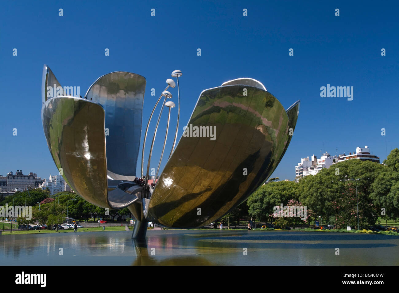 Argentina, Buenos Aires, Recoleta, Floralis Generica by Edouardo Catalano, giant flower sculpture, Plaza Naciones Unidas Stock Photo