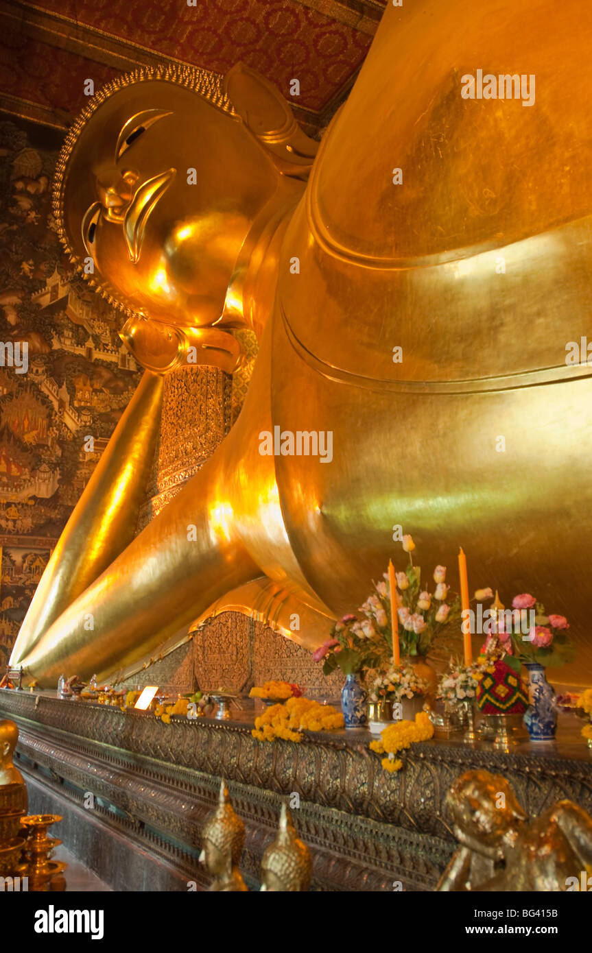 Temple of the Reclining Buddha (Wat Pho) (Wat Phra Chetuphon), Bangkok ...