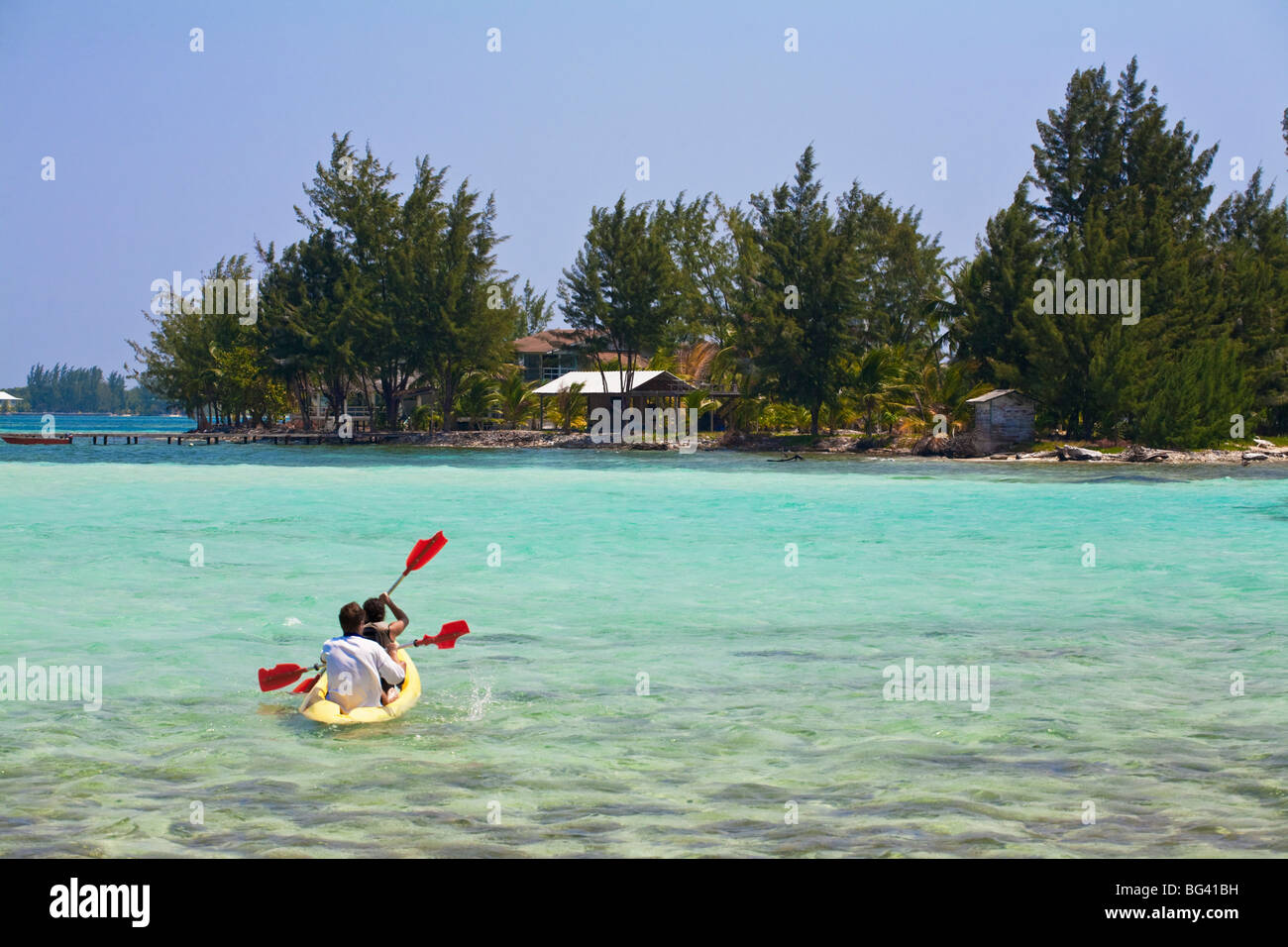 Honduras, Bay Islands, Water Caye, Tourists in Kayak Stock Photo