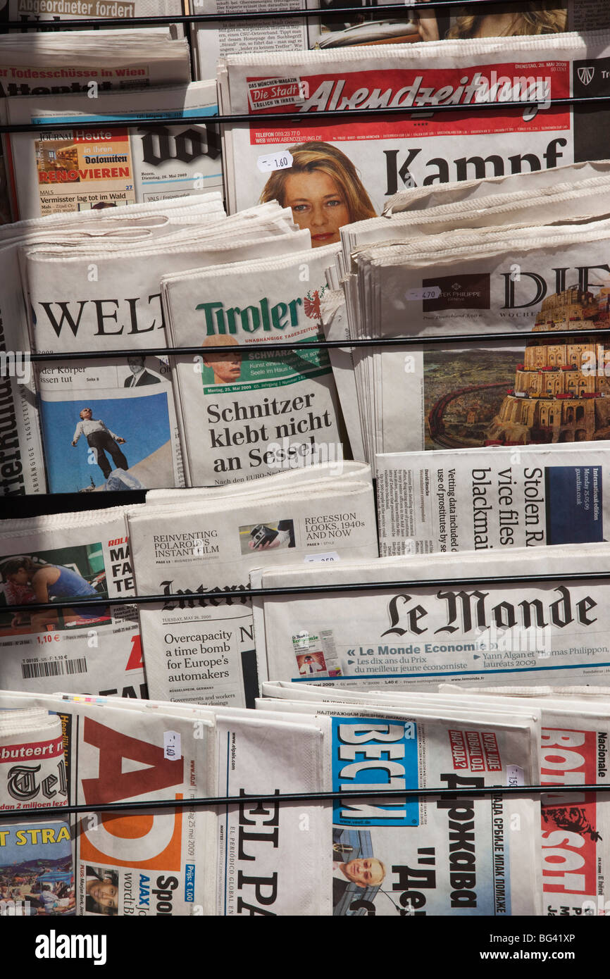 Italy, Trentino-Alto Adige, Lake District, Lake Garda, Riva del Garda, newspapers for sale Stock Photo