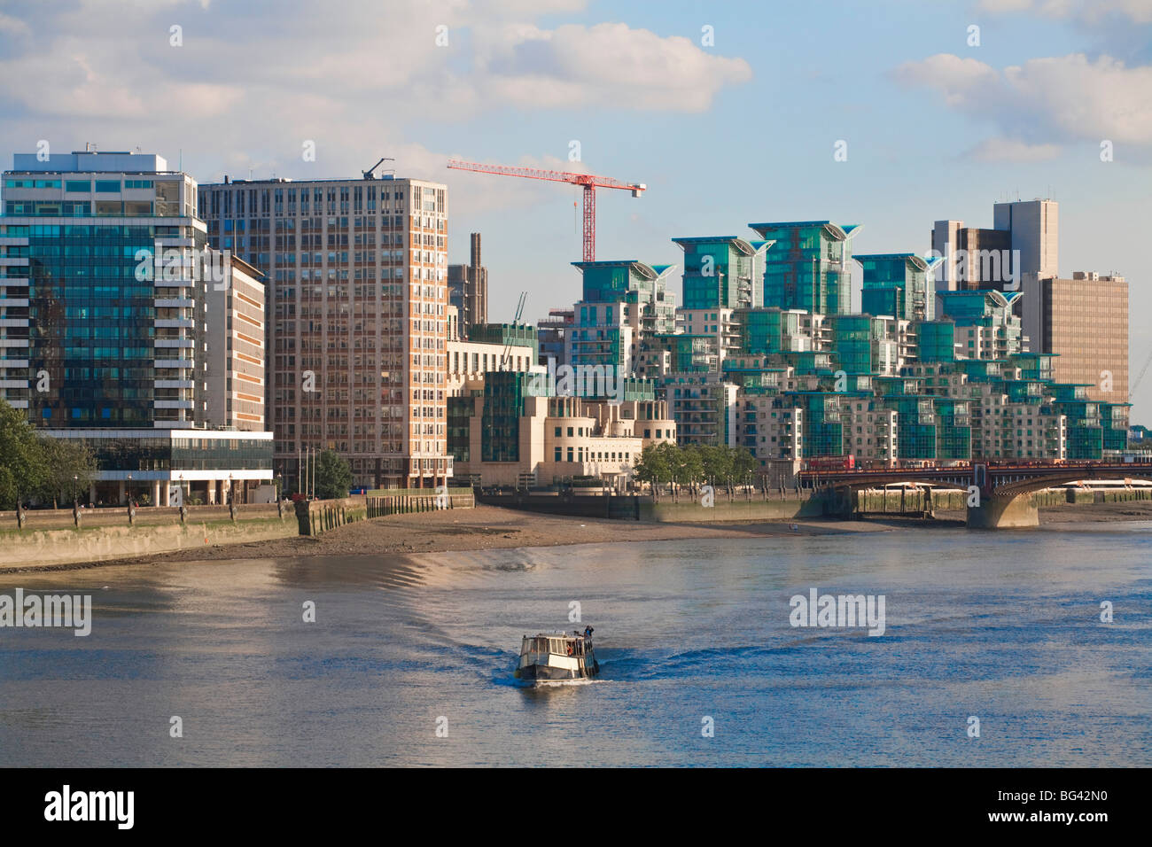 England, London, Vauxhall, St George Wharf and Vauxhall Bridge Stock Photo