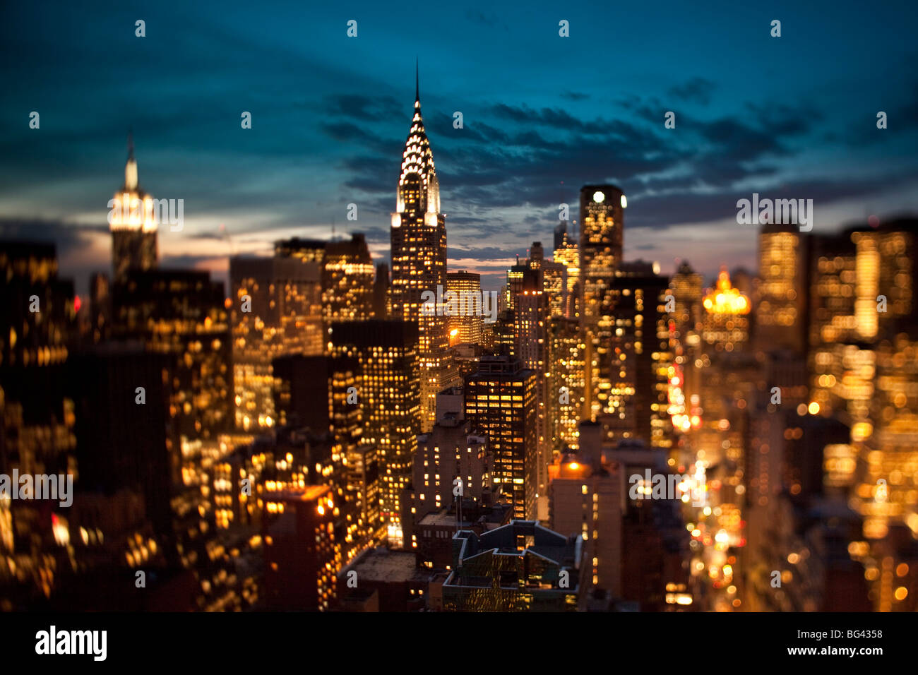 Chrysler building at night hi-res stock photography and images - Alamy