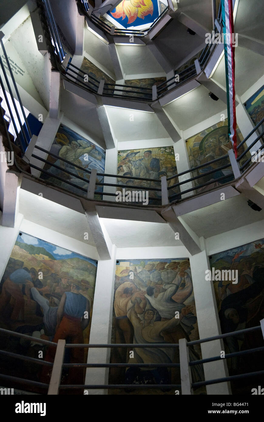 Statue of Jose Maria Morelos, view of revolution scenes, Isla Janitzio