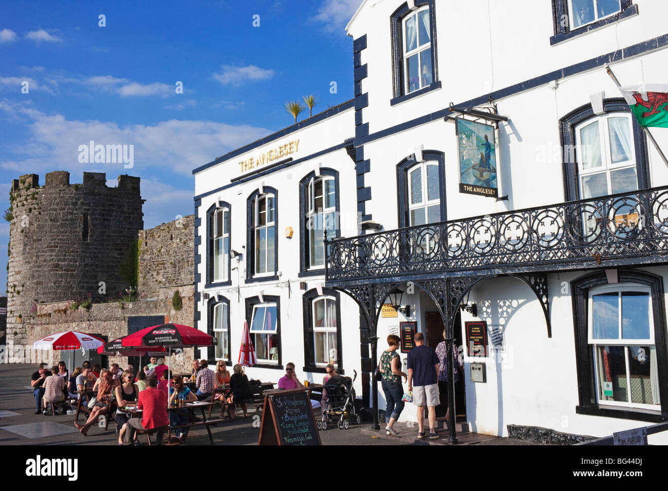 Caernarfon pub wales hires stock photography and images Alamy