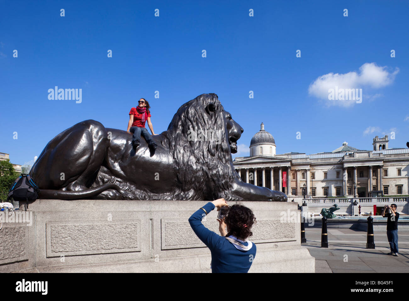 England, London, Trafalgar Square, Tourists in Trafalgar Square Stock Photo