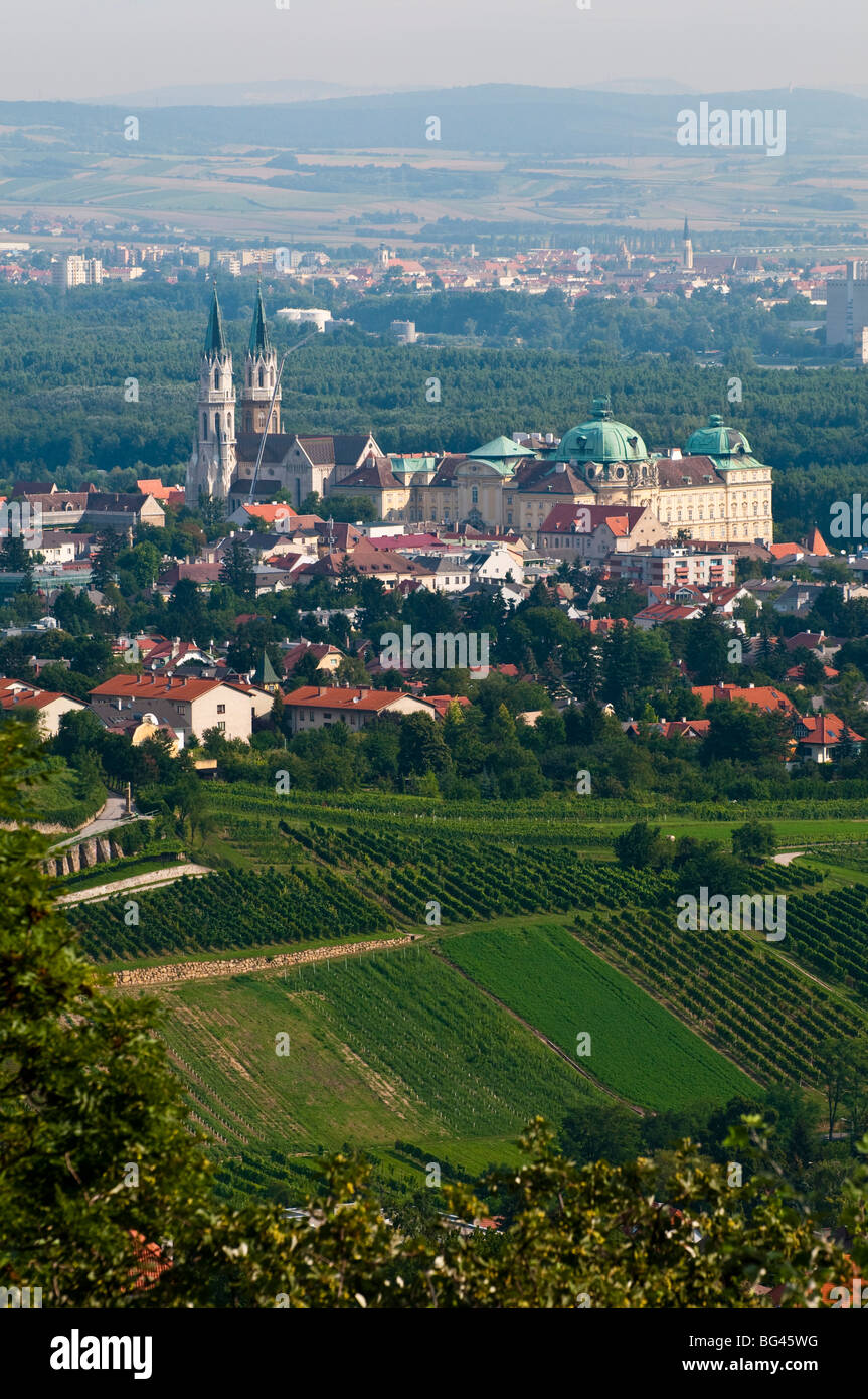 Blick auf Stift Klosterneuburg, Wien, Österreich | view on Klosterneuburg abbey, Vienna, Austria  Stock Photo