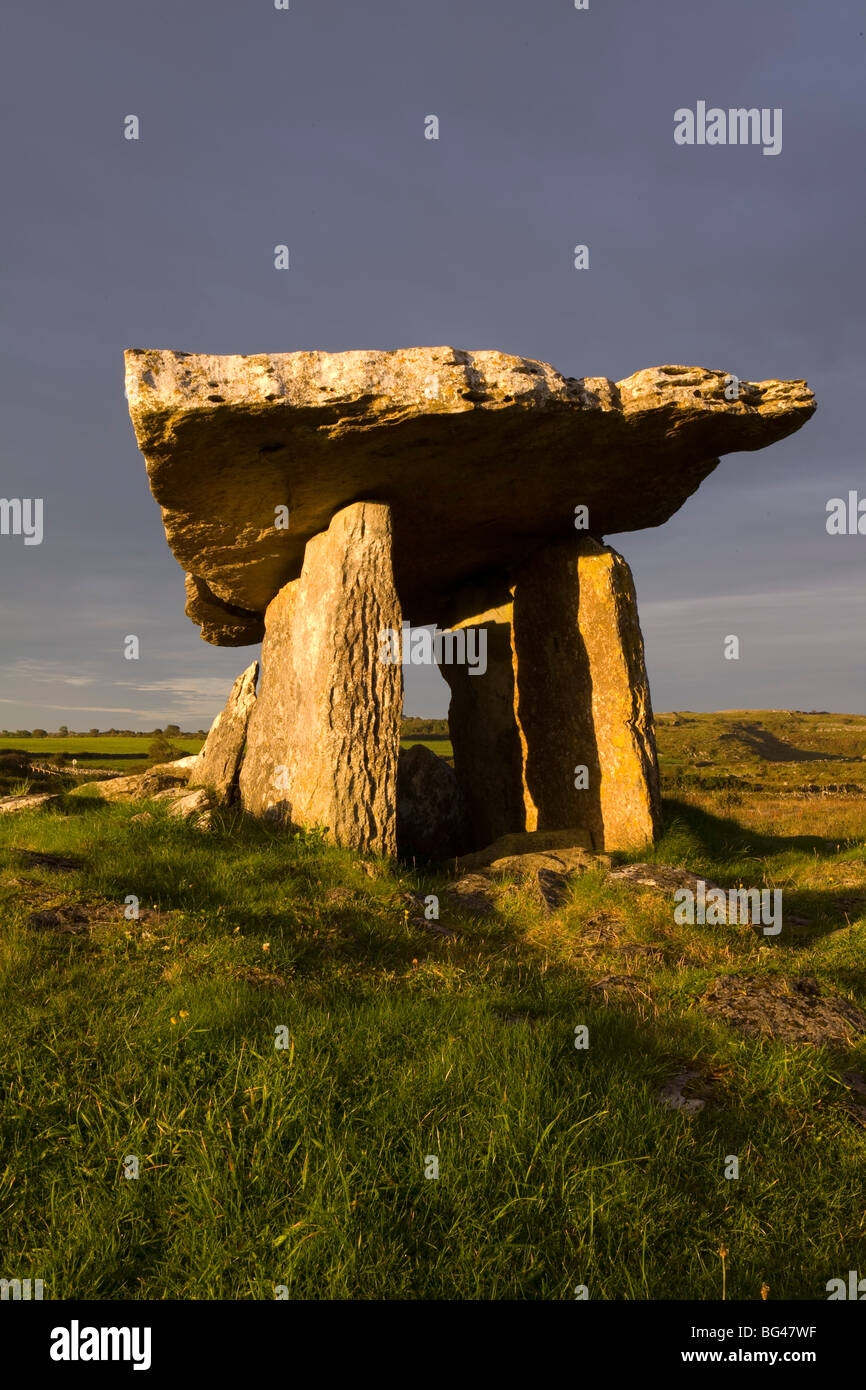 Poulnabrone Dolmen, The Burren, Co. Clare, Ireland Stock Photo