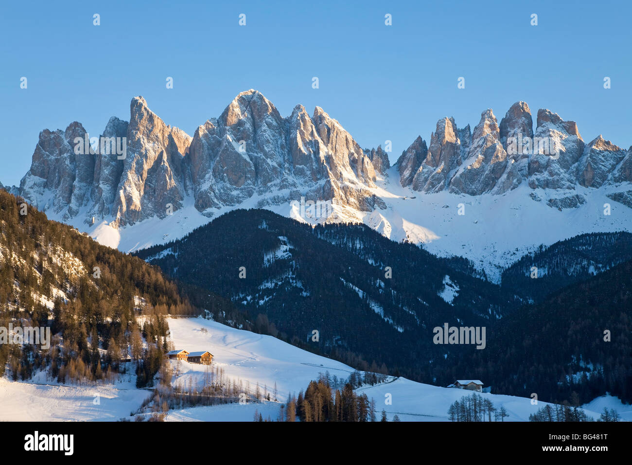 St. Magdalena village, Geisler Spitzen (3060m), Val di Funes, Dolomites mountains, Trentino-Alto Adige, South Tirol, Italy Stock Photo