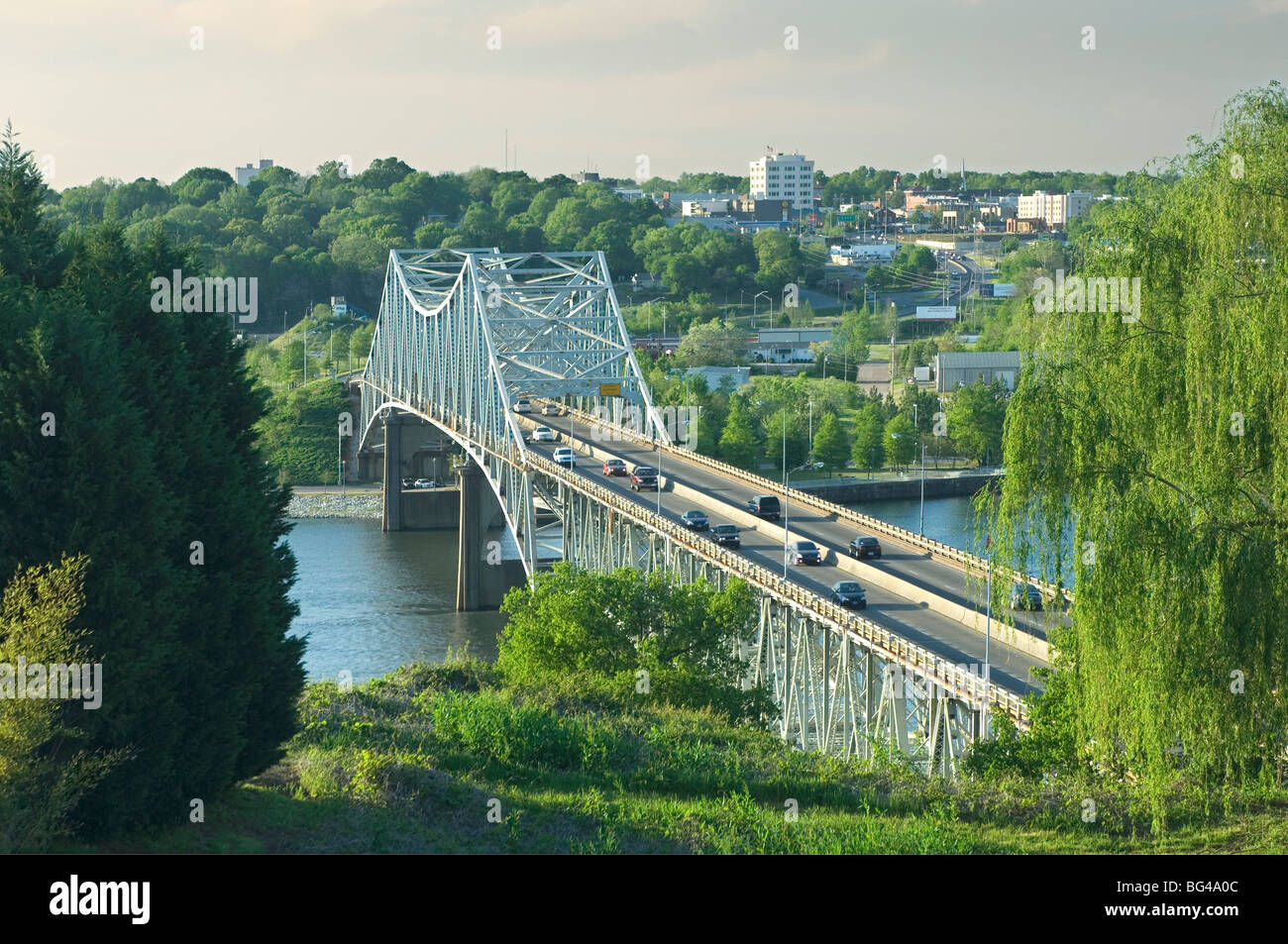 USA, Alabama, Florence, O'Neil Bridge, Tennessee River, The 'Shoals