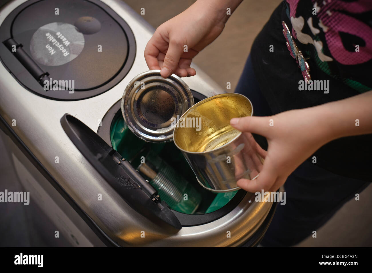 Recycling tin cans hires stock photography and images Alamy
