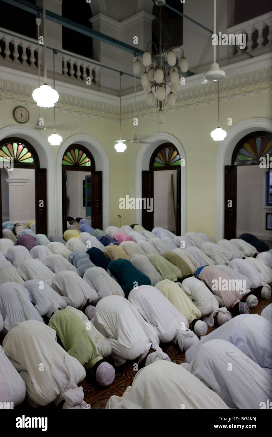 Muslim men praying, Galle Fort, Sri Lanka Stock Photo - Alamy