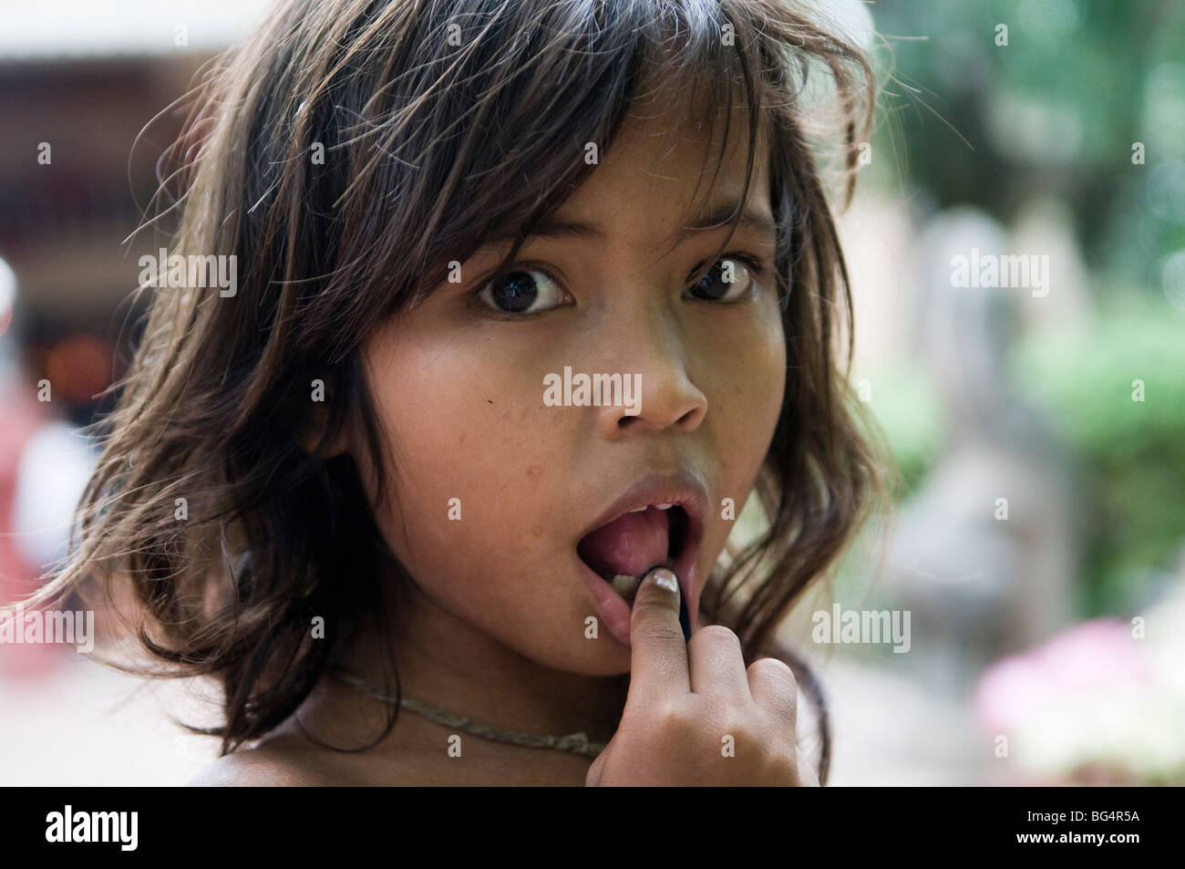 Cambodia girl hi-res stock photography and images - Alamy