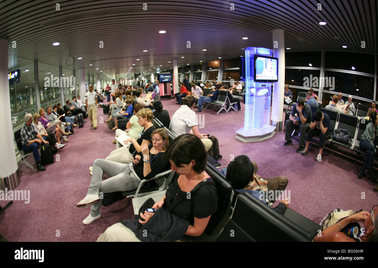 Airport passengers sitting hi-res stock photography and images - Alamy