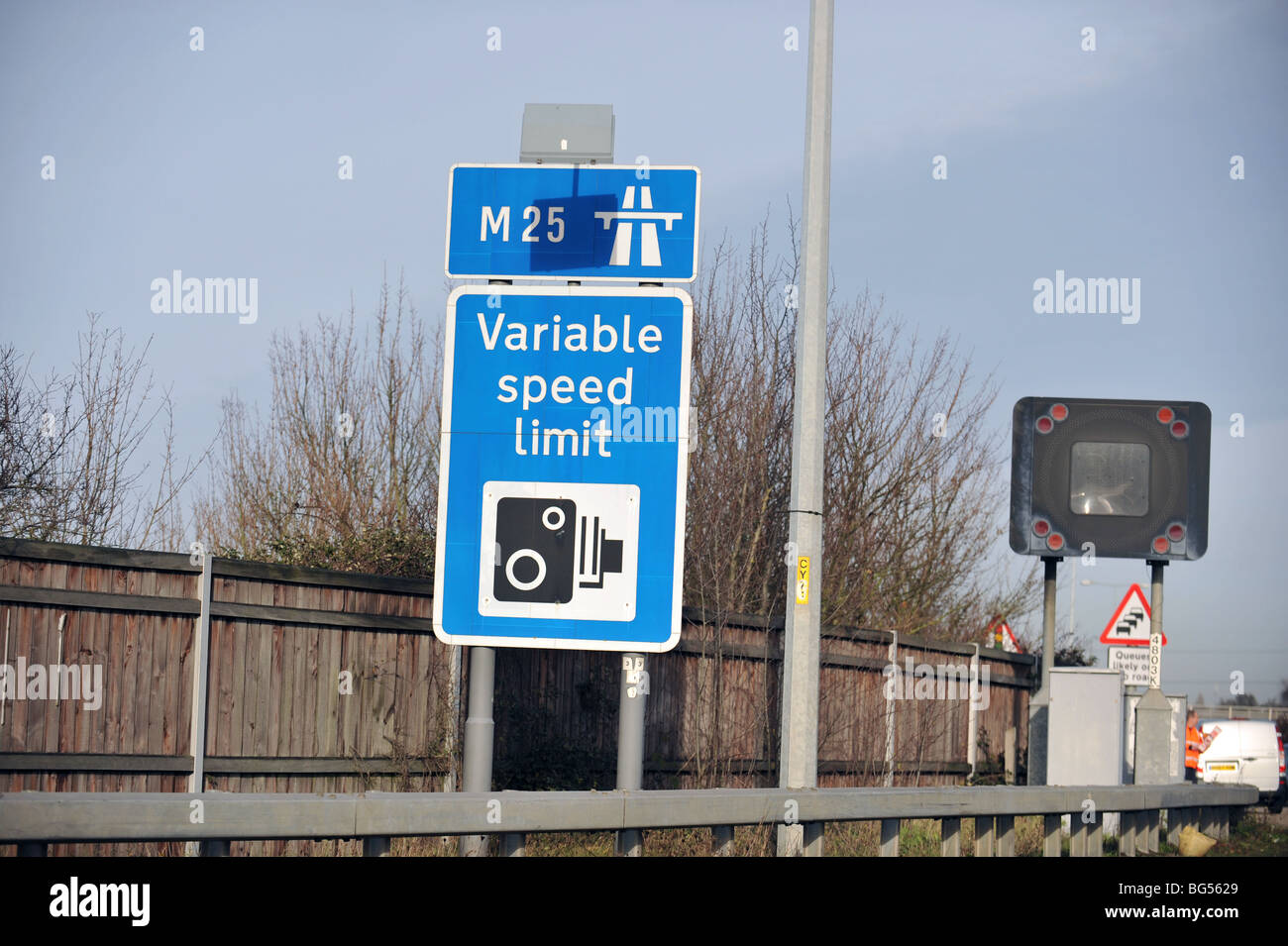 Motorway warning sighn UK M25 variable speed limit Stock Photo Alamy