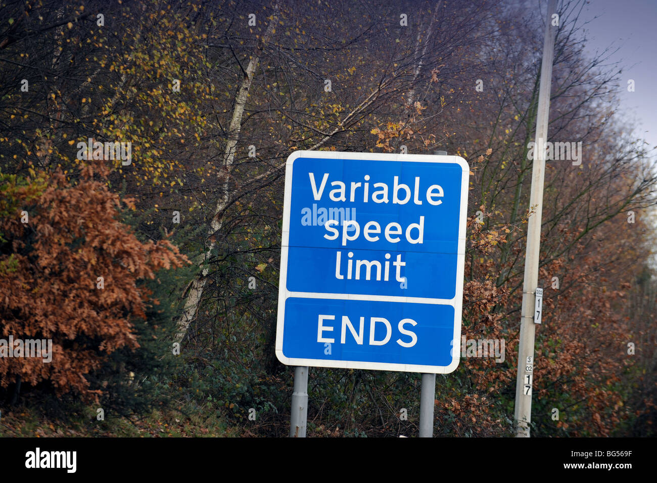 Variable speed limit en hires stock photography and images Alamy