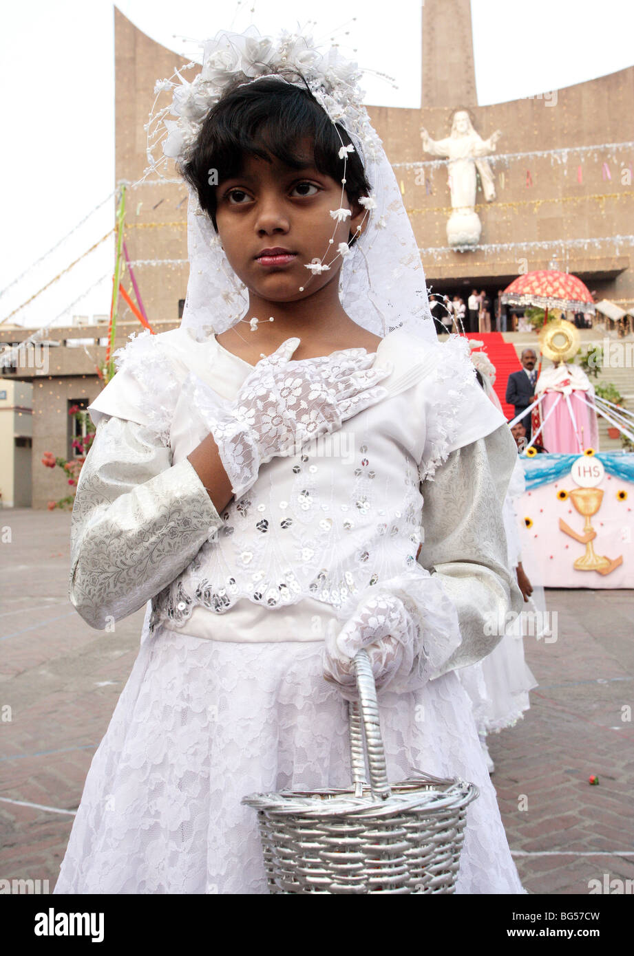 Girls line up to receive first Holy Communion, Lucknow, Uttar Pradesh, India Stock Photo