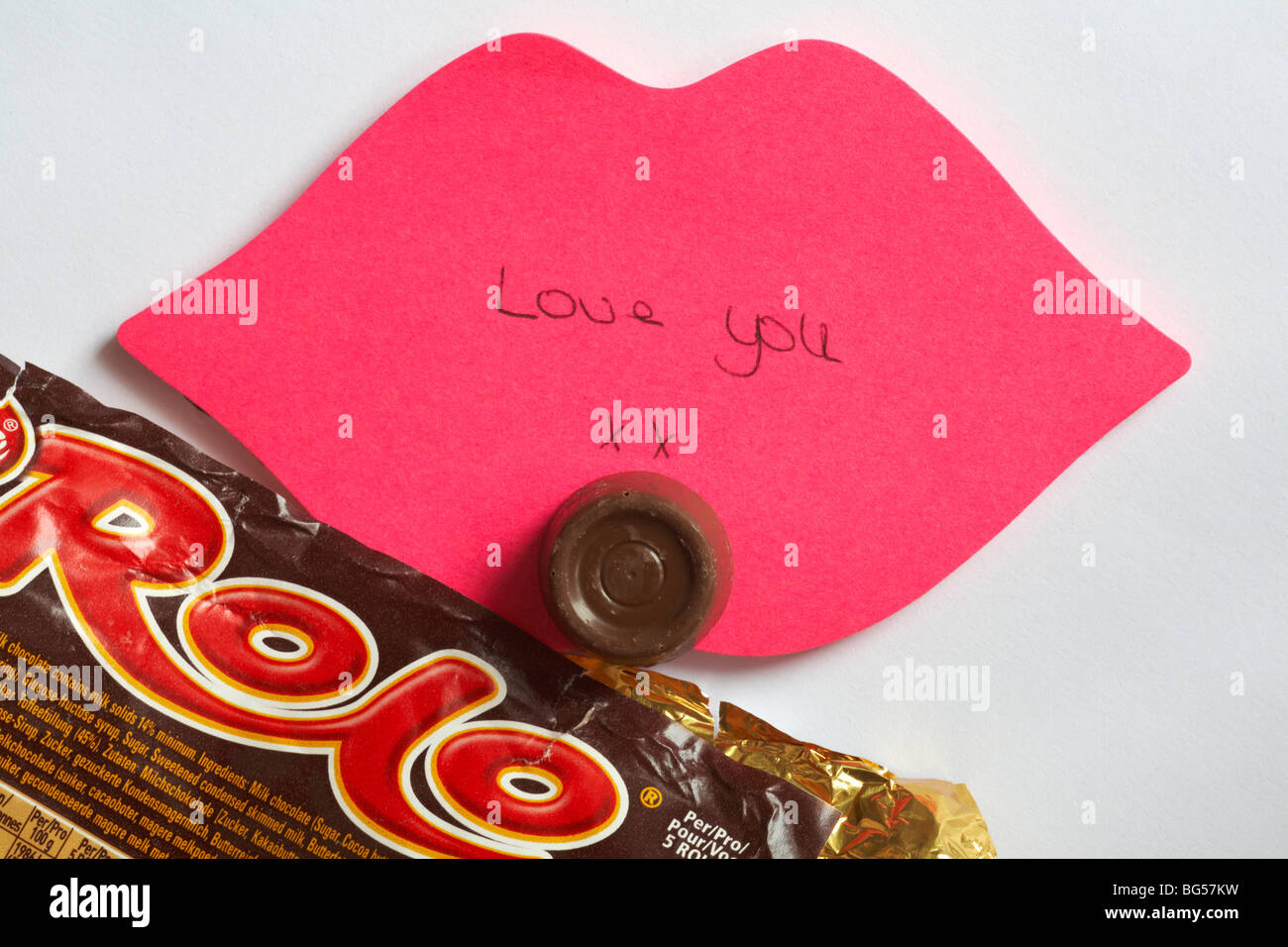 love you - the last rolo - Love you xx written on pink lips post it note with the last rolo of the packet set on white background Stock Photo