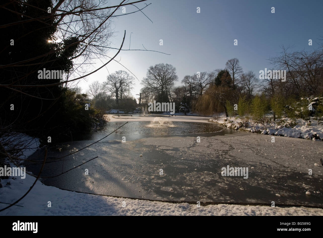 London park after snow hi-res stock photography and images - Alamy