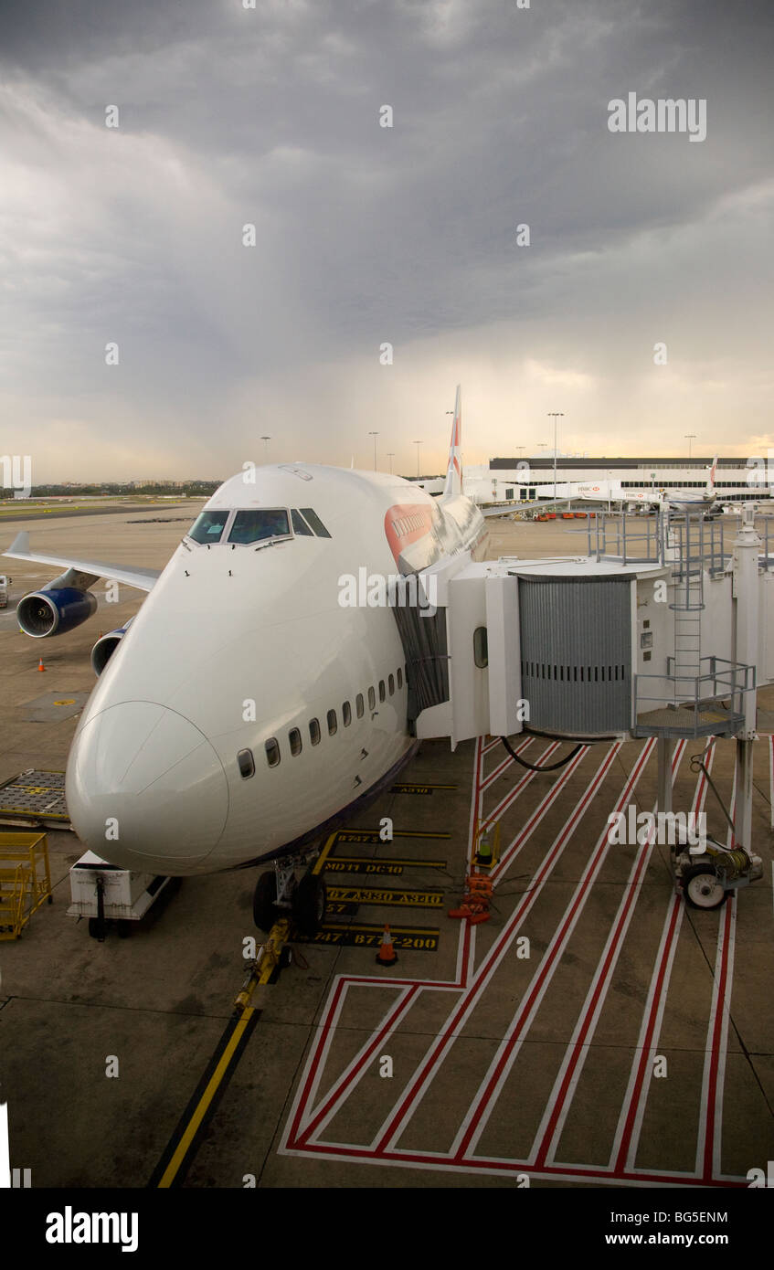 Passenger plane with airbridge at Sydney Airport Stock Photo