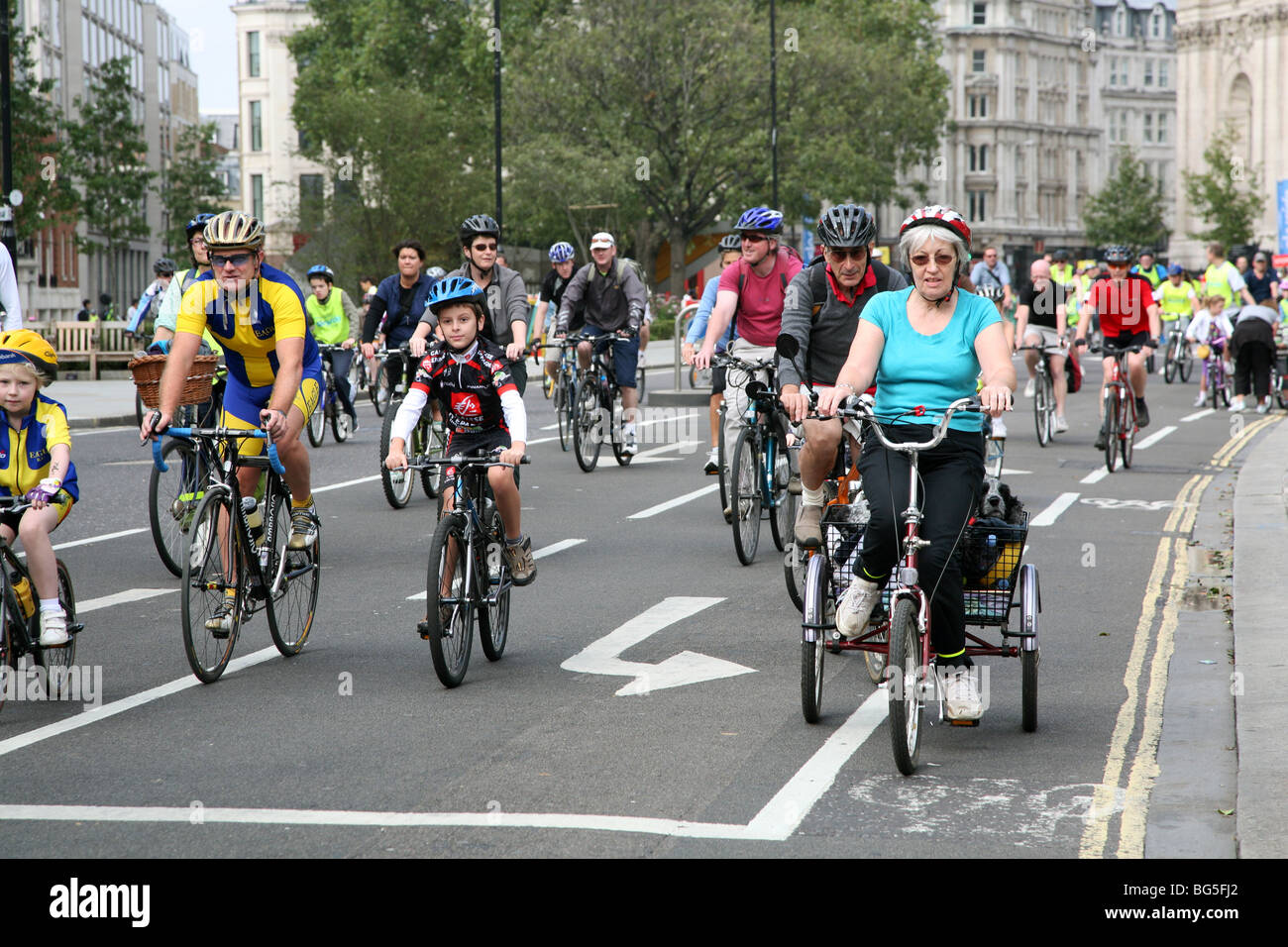 Skyride cycling event in London Stock Photo Alamy
