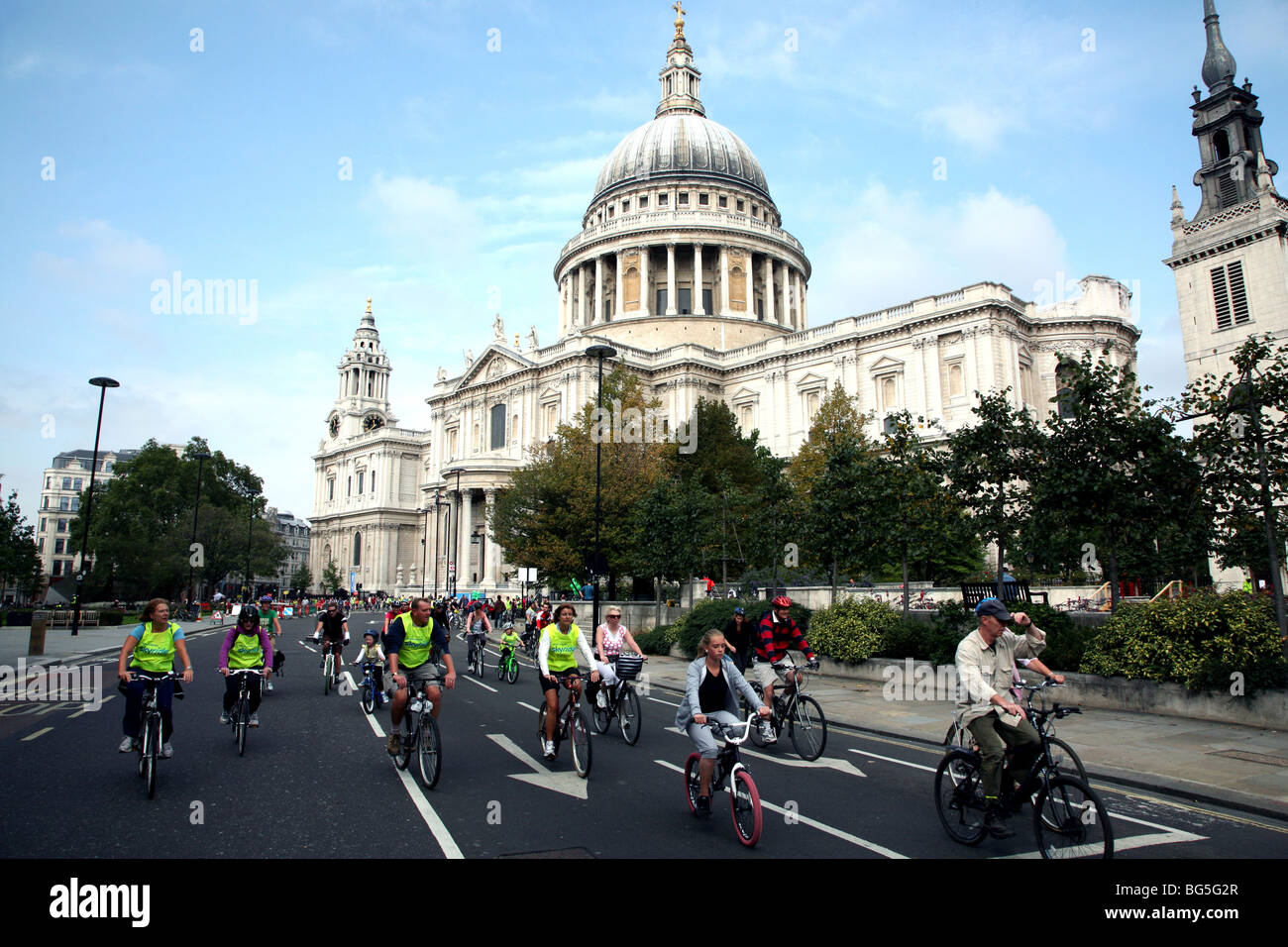 Skyride cycling event in London Stock Photo Alamy