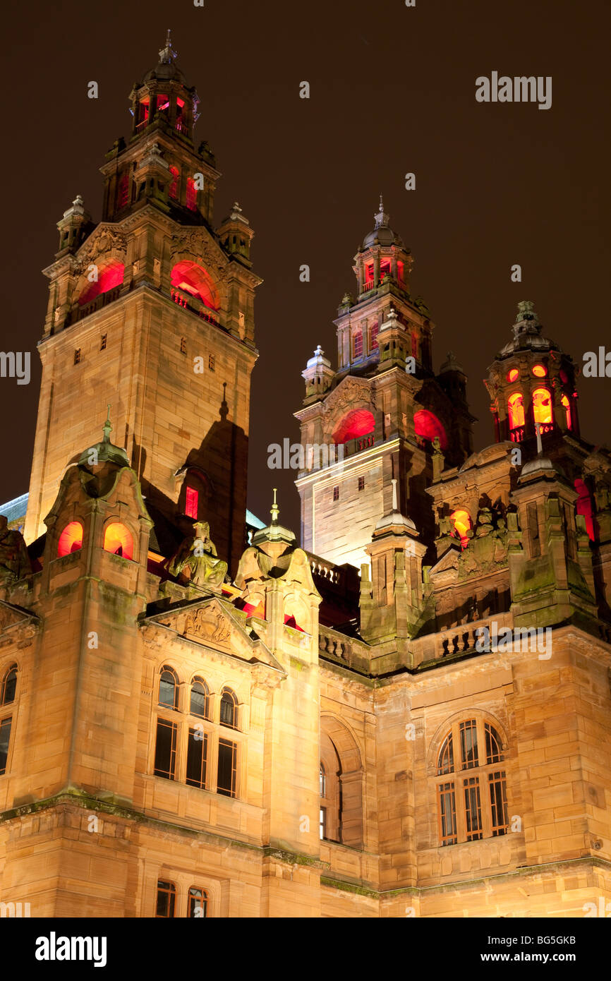 View of the towers of Kelvingrove Art Gallery and Museum at night Stock Photo