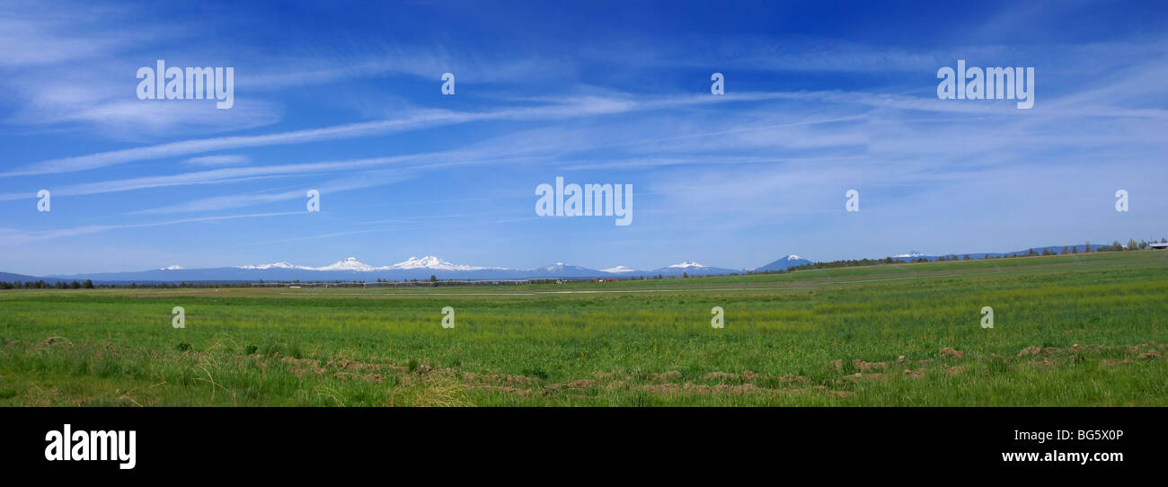 Oregon panorama - 3 Sisters Mountains & Oregan Cascades, Central Oregon Stock Photo