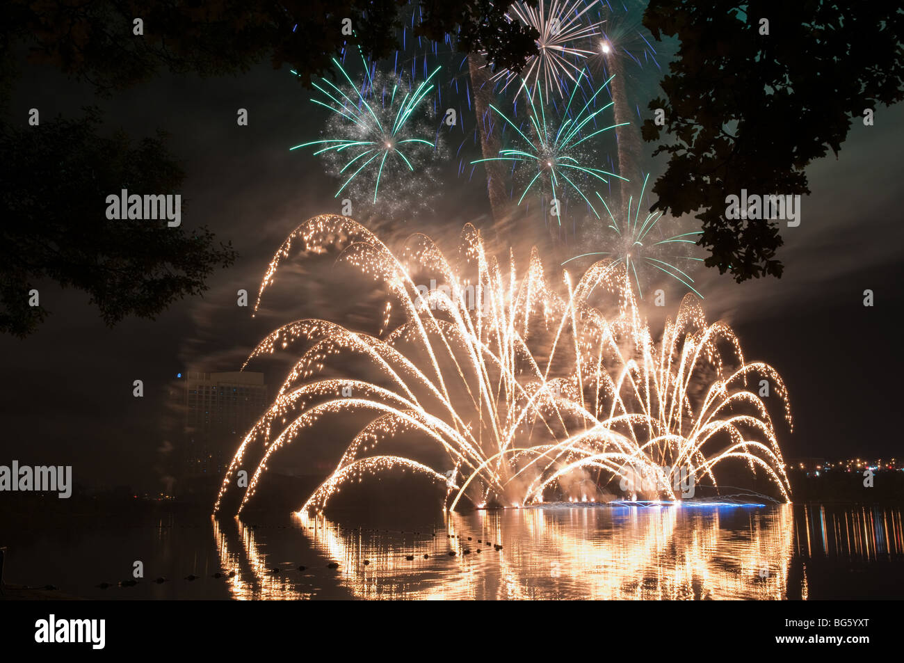 International fireworks competition aka. the "Sound of Light" at the Casino du Lac-Leamy / Hilton Hotel in Hull, Quebec, Canada. Stock Photo