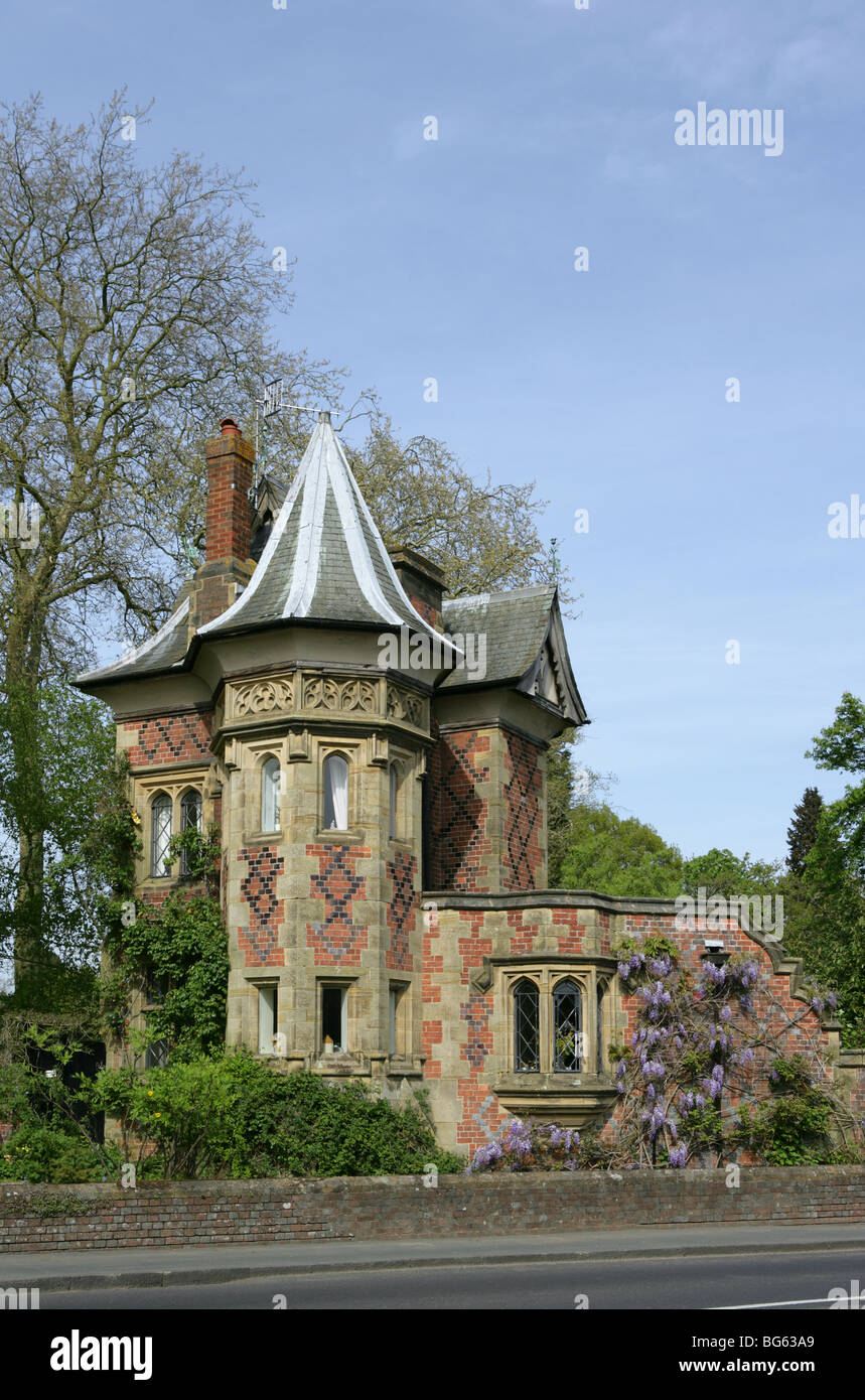 South Lodge, Leigh, Kent pretty Victorian Gothic lodge house with wisteria Stock Photo Alamy