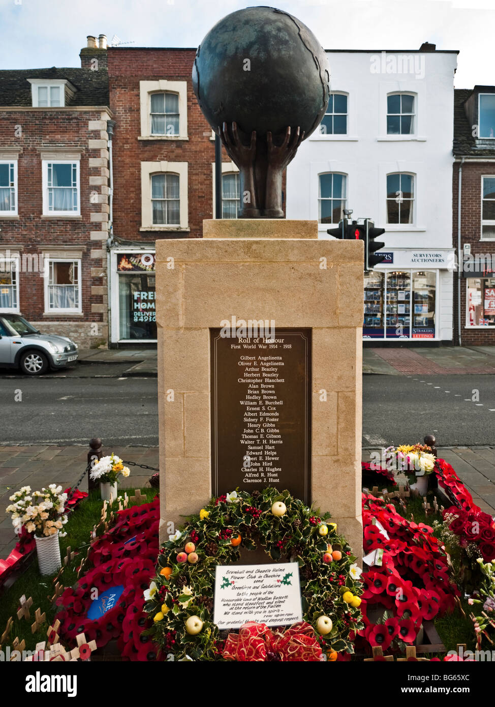 War memorial in Wootton Bassett with poppy wreaths, Christmas wreath,  thank you message for the repatriation ceremonies 2009 Stock Photo