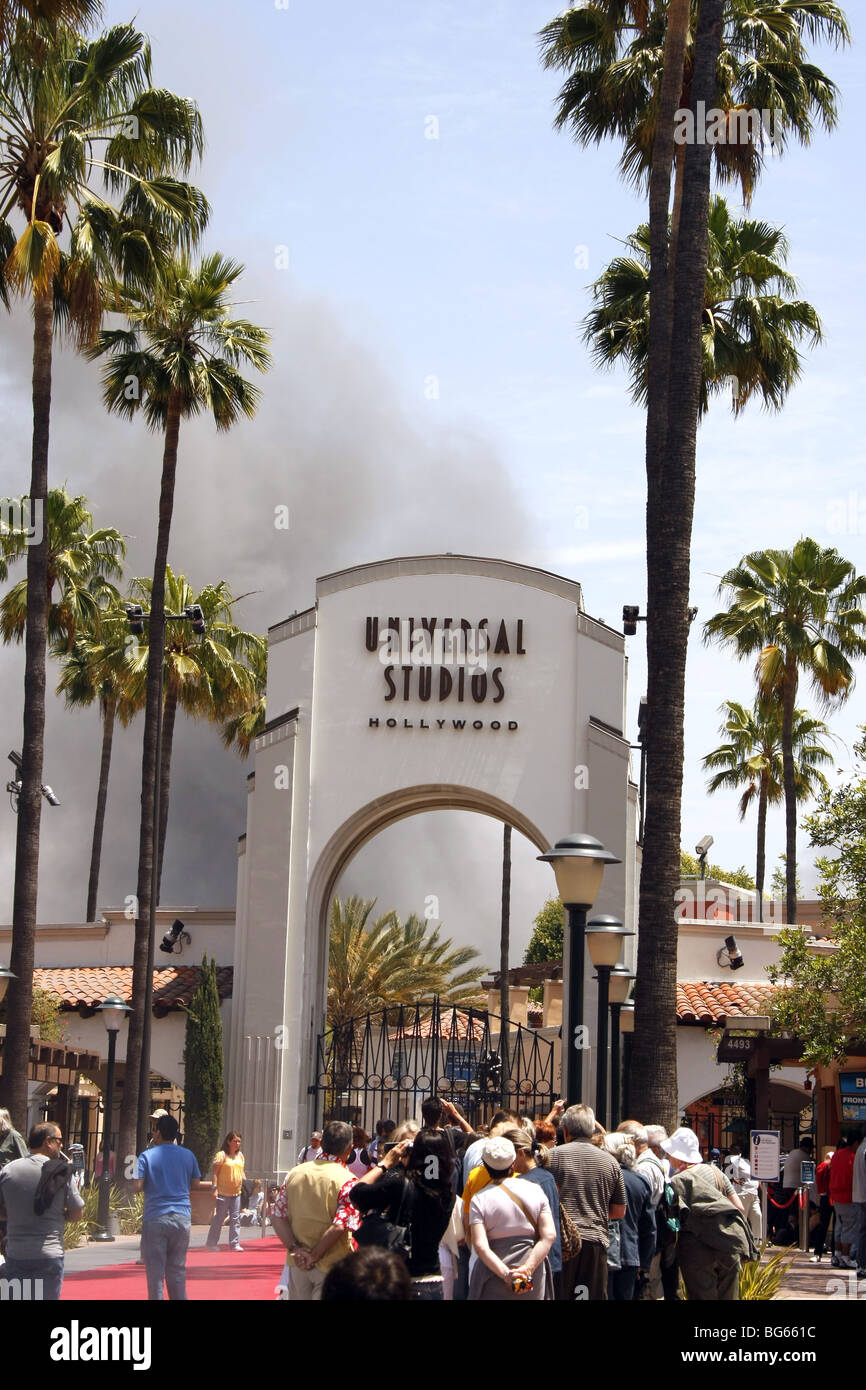 FRONT ENTERANCE & PUBLIC UNIVERSAL STUDIOS FIRE UNIVERSAL STUDIOS