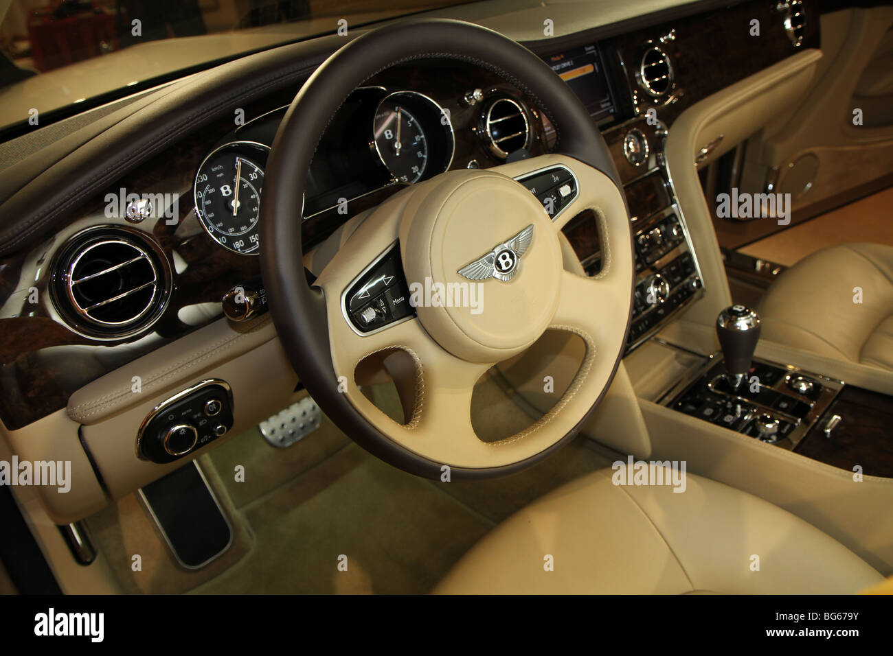2011 Bentley Mulsanne Interior Stock Photo - Alamy