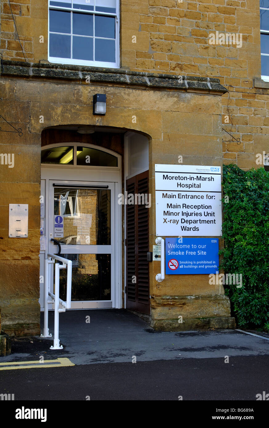 Hospital uk exterior small hires stock photography and images Alamy