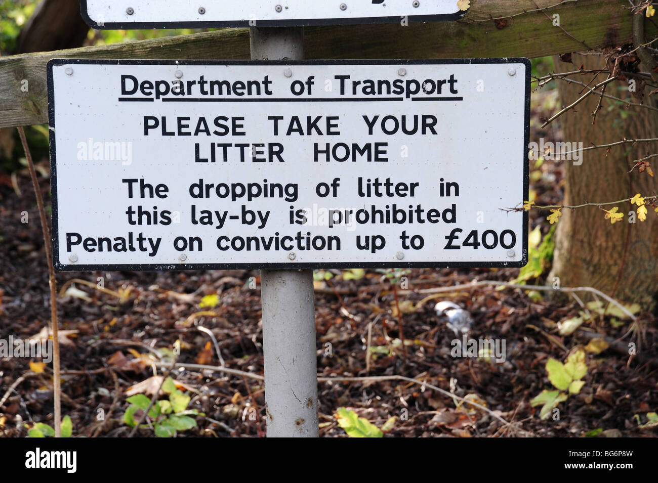 Litter warning sign Stock Photo