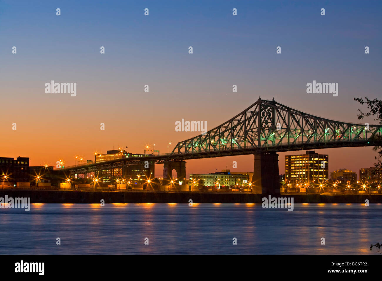 Pont JacquesCartier, Jacques Cartier Bridge, across the St Lawrence River at night in Montreal
