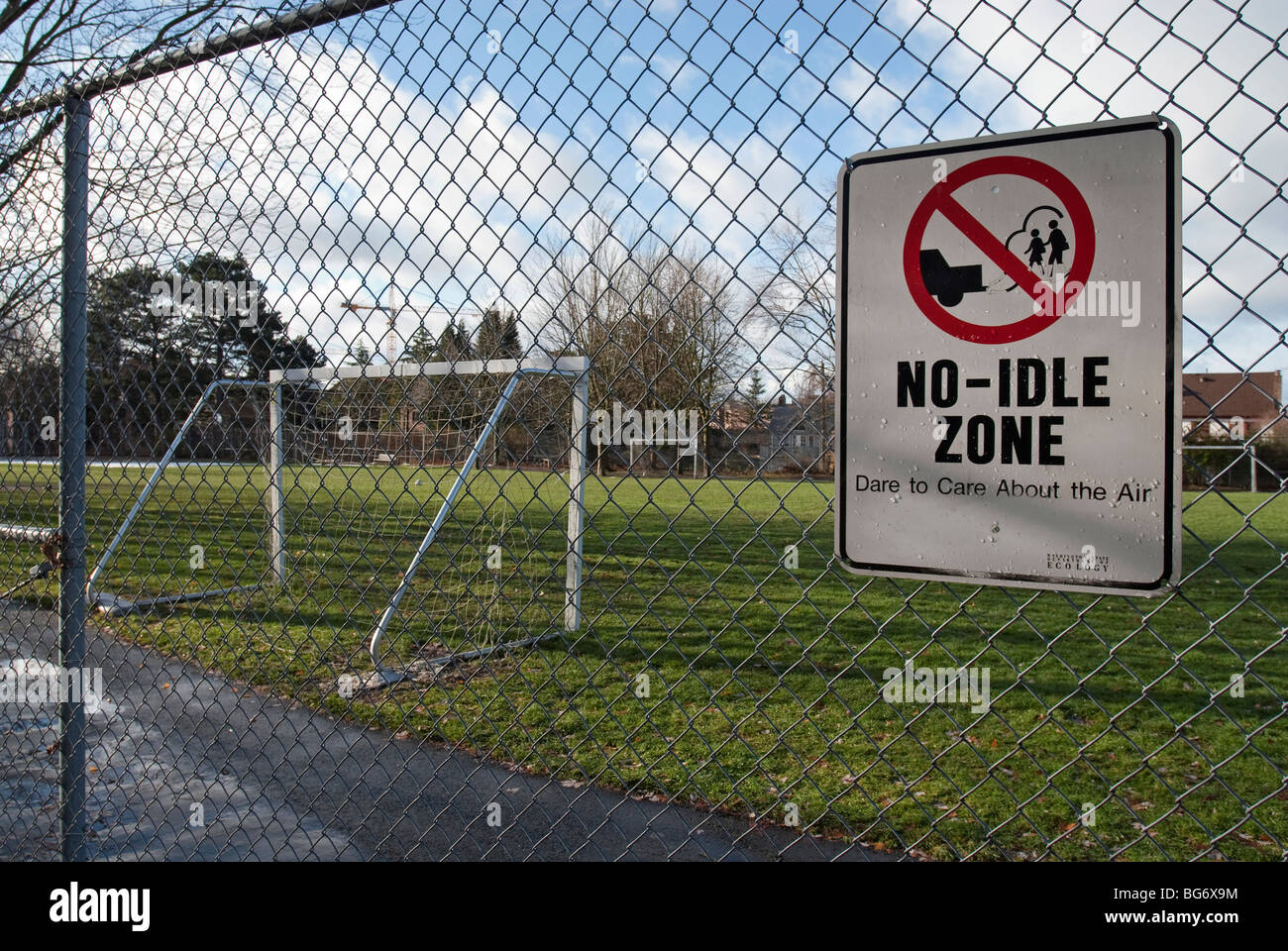 No idle sign posted on fence. Stock Photo