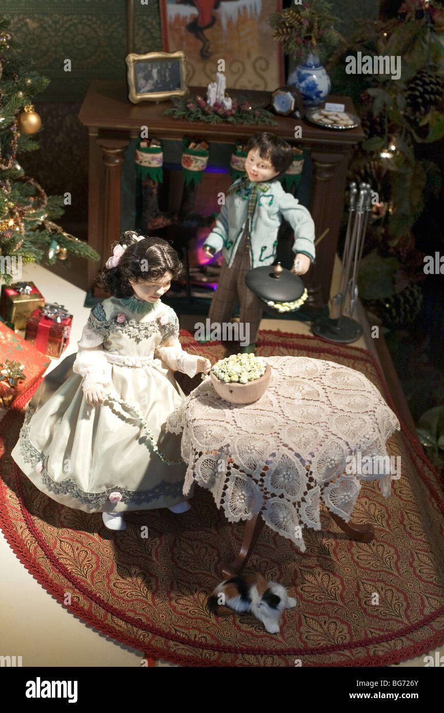 charming old fashioned Christmas tableau with boy & girl popcorn & gifts in Lord & Taylor window Fifth Avenue NYC Stock Photo