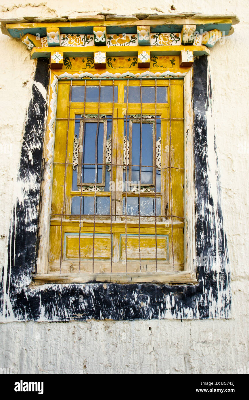 Window at Songzanlin Buddhist monastery, Shangri-la, Yunnan, China Stock Photo