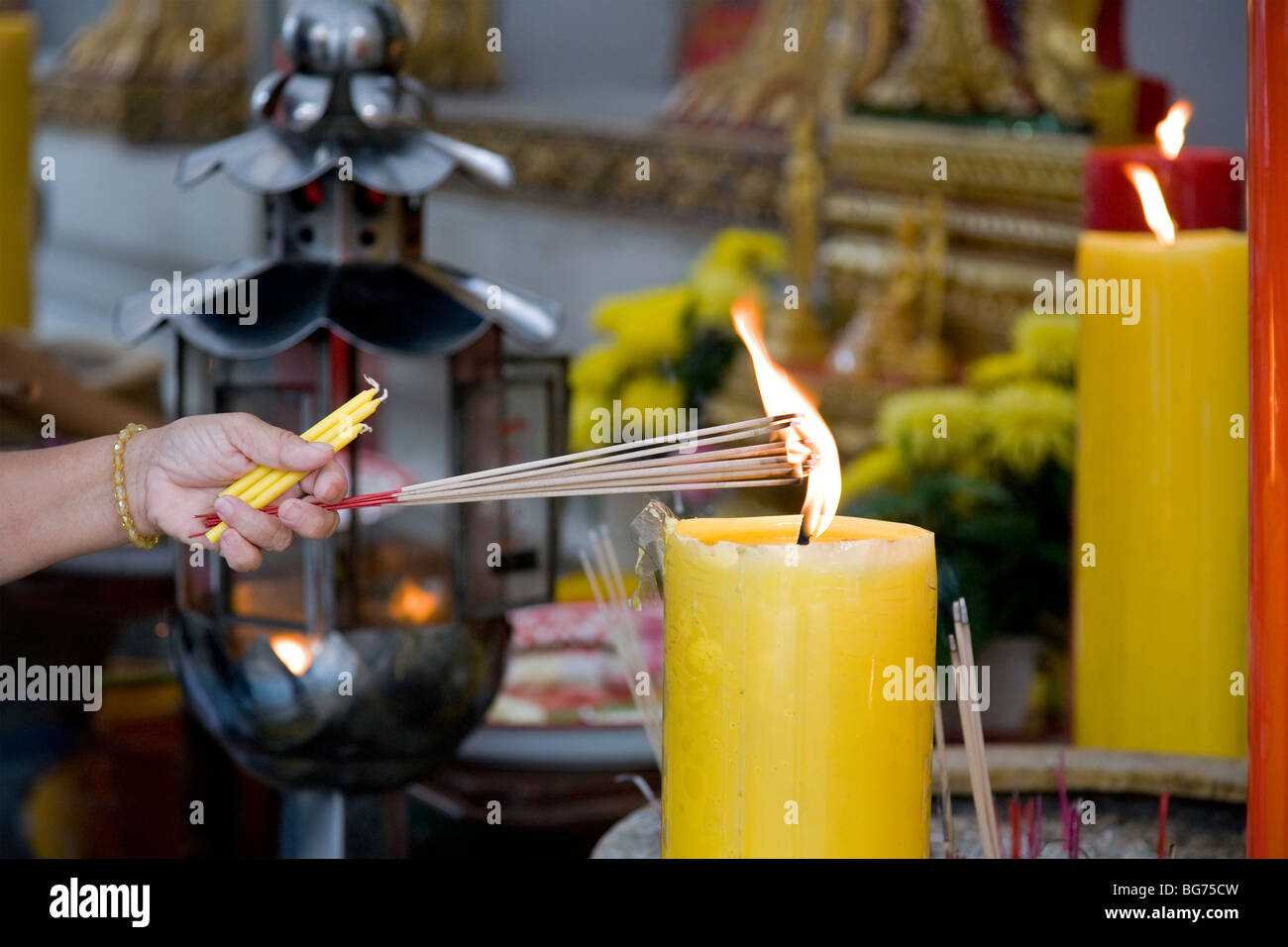 Bangkok temple incense hi-res stock photography and images - Alamy