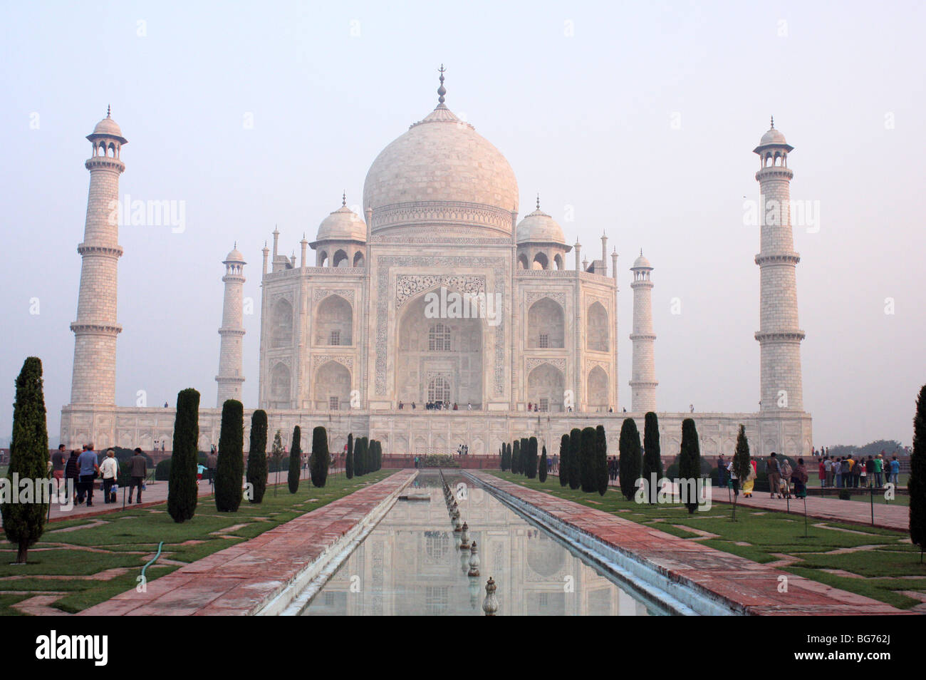  The taj mahal mausoleum agra india hi-res stock photography and images Bildidee 