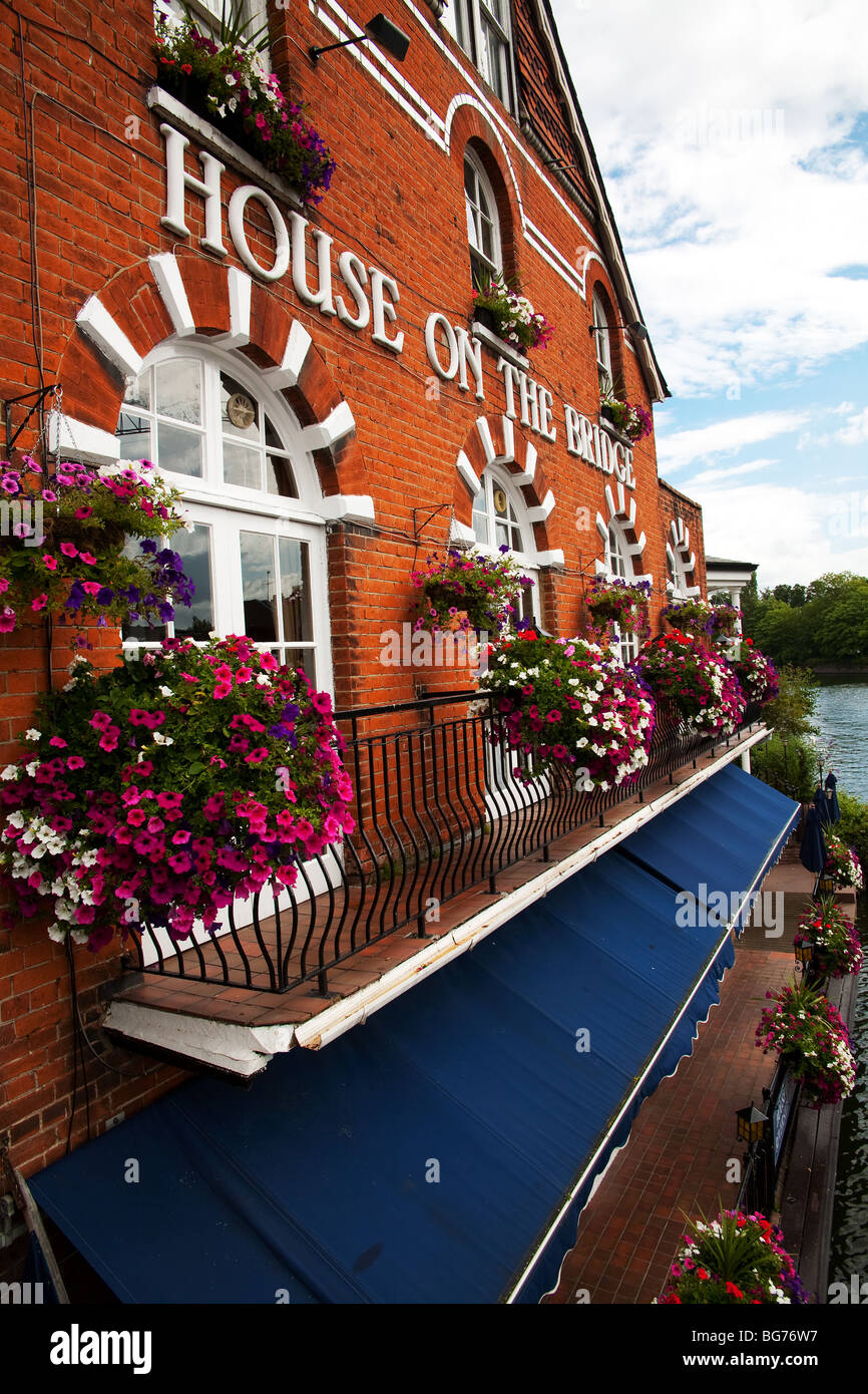 House on the Bridge Restaurant, Eton, by the River Thames, Windsor, Berkshire, England Stock Photo