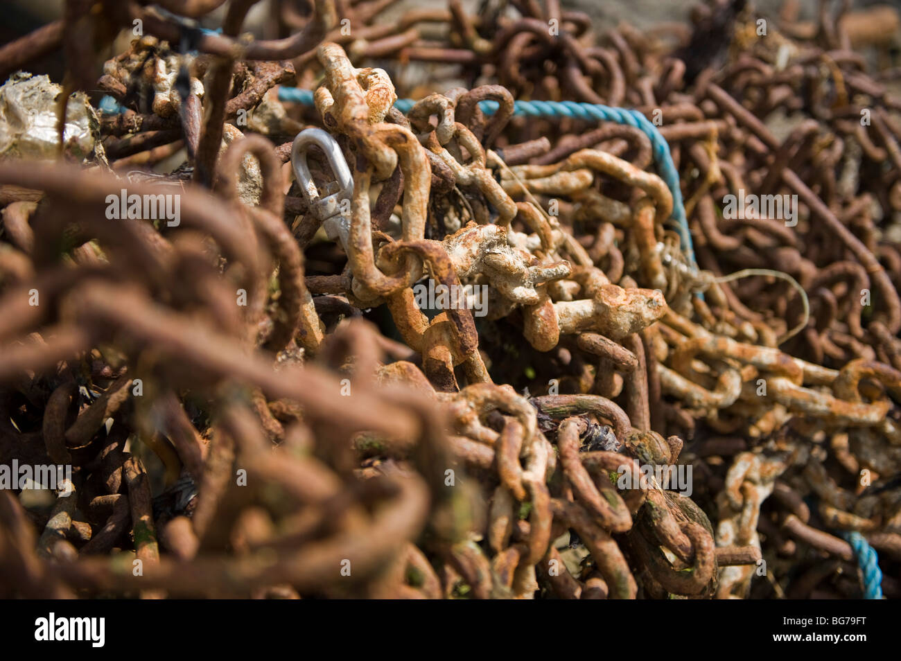 Rust rusting chain hi-res stock photography and images - Alamy