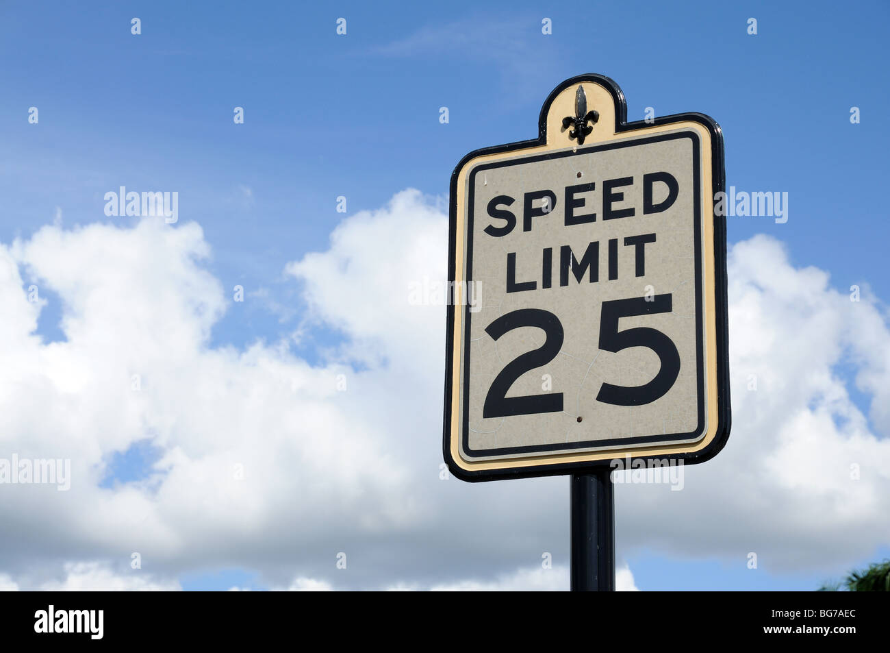 Road Sign Speed Limit 25 Miles Stock Photo