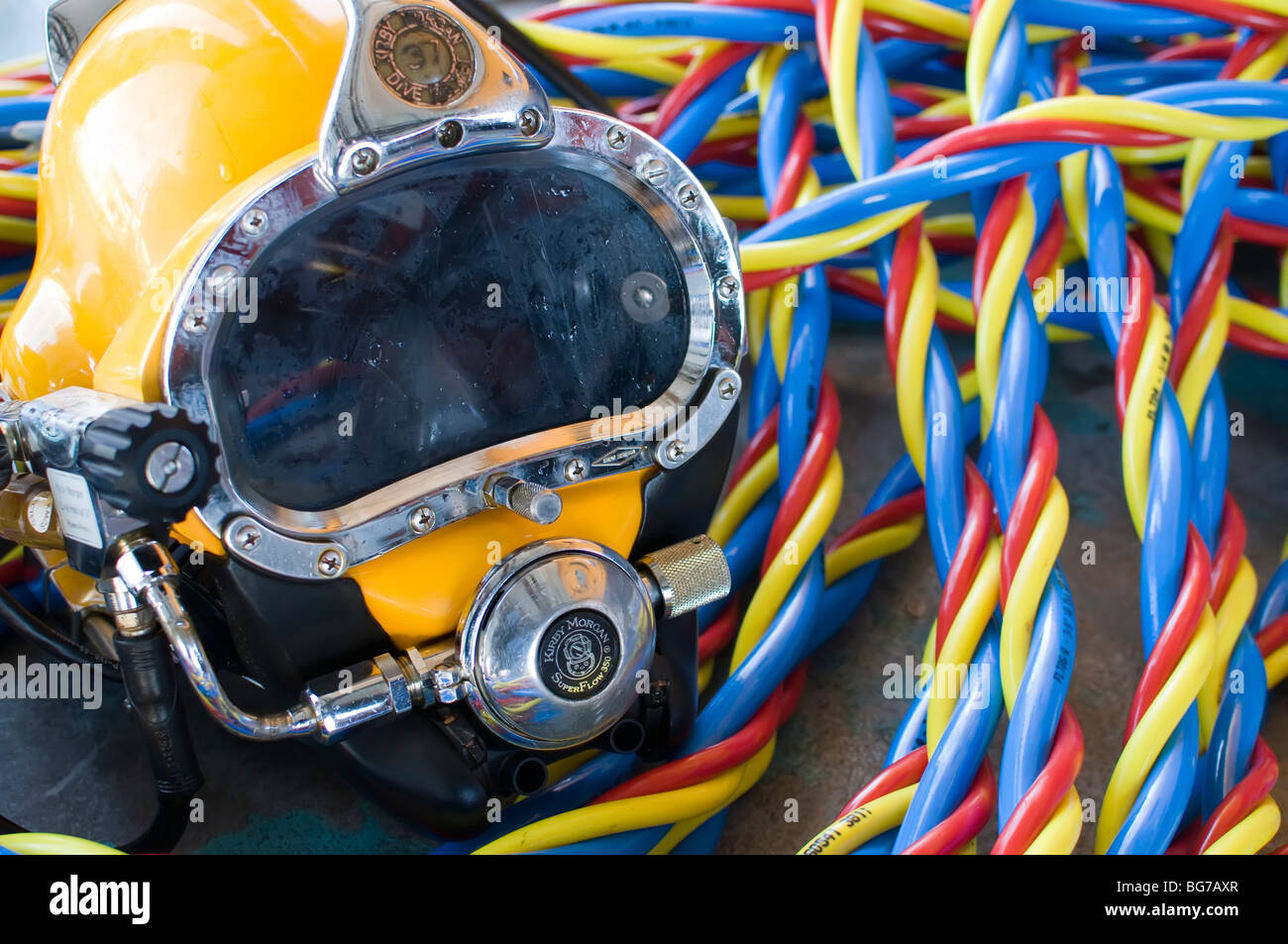 Divers helmet hi-res stock photography and images - Alamy