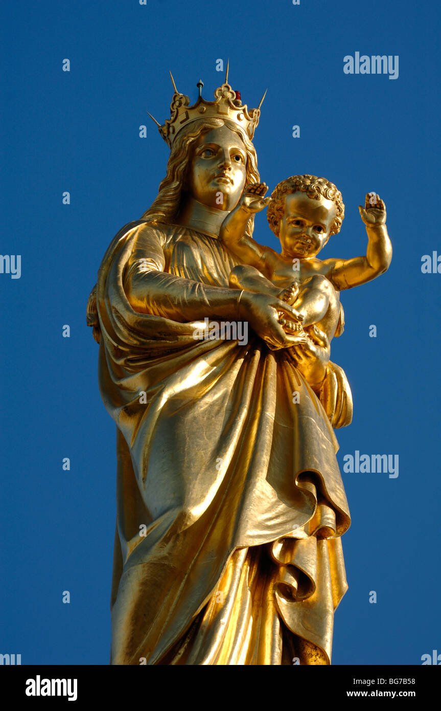 Gold madonna hi-res stock photography and images - Alamy