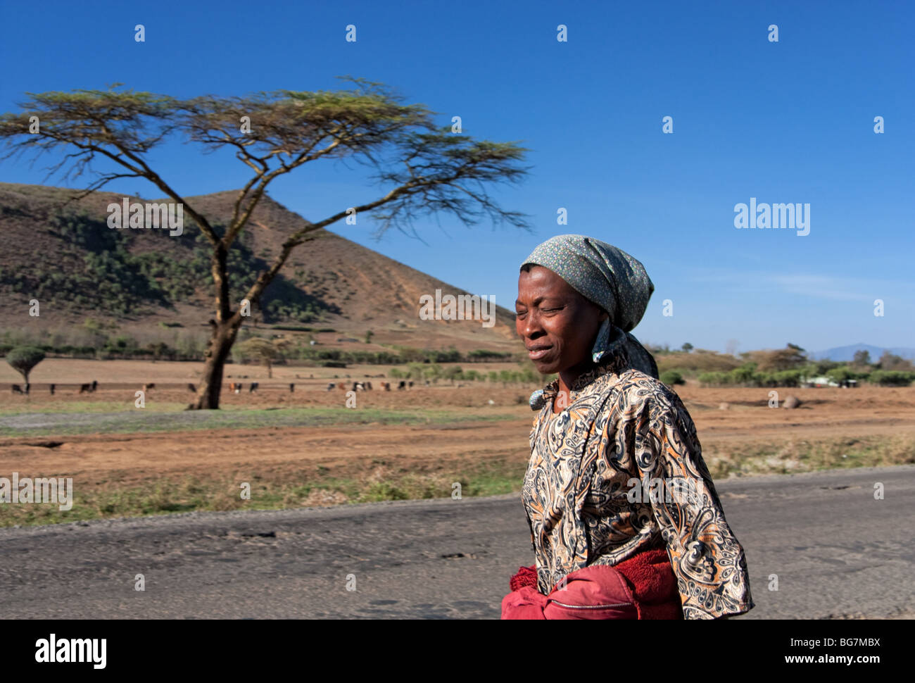 Walking African woman Stock Photo - Alamy