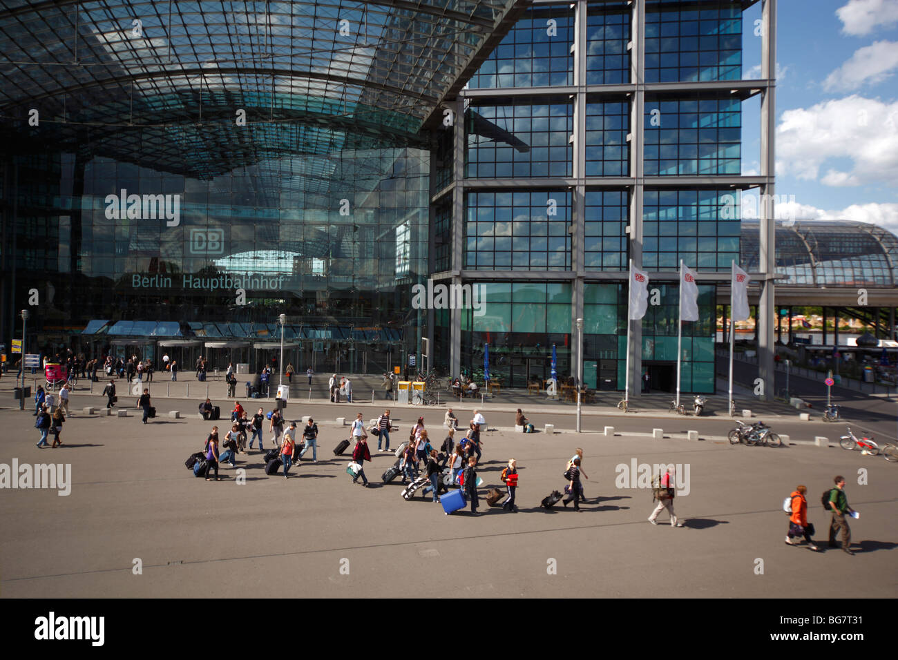 Berlin hauptbahnhof station glass entrance hi-res stock photography and ...