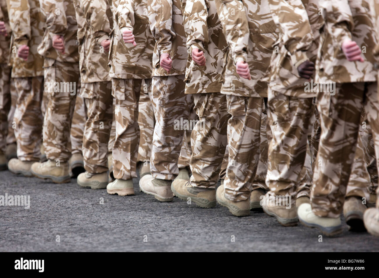 British soldiers from the 4th Battalion The Rifles in desert uniform on the parade ground at Bulford Camp, Wiltshire, Stock Photo