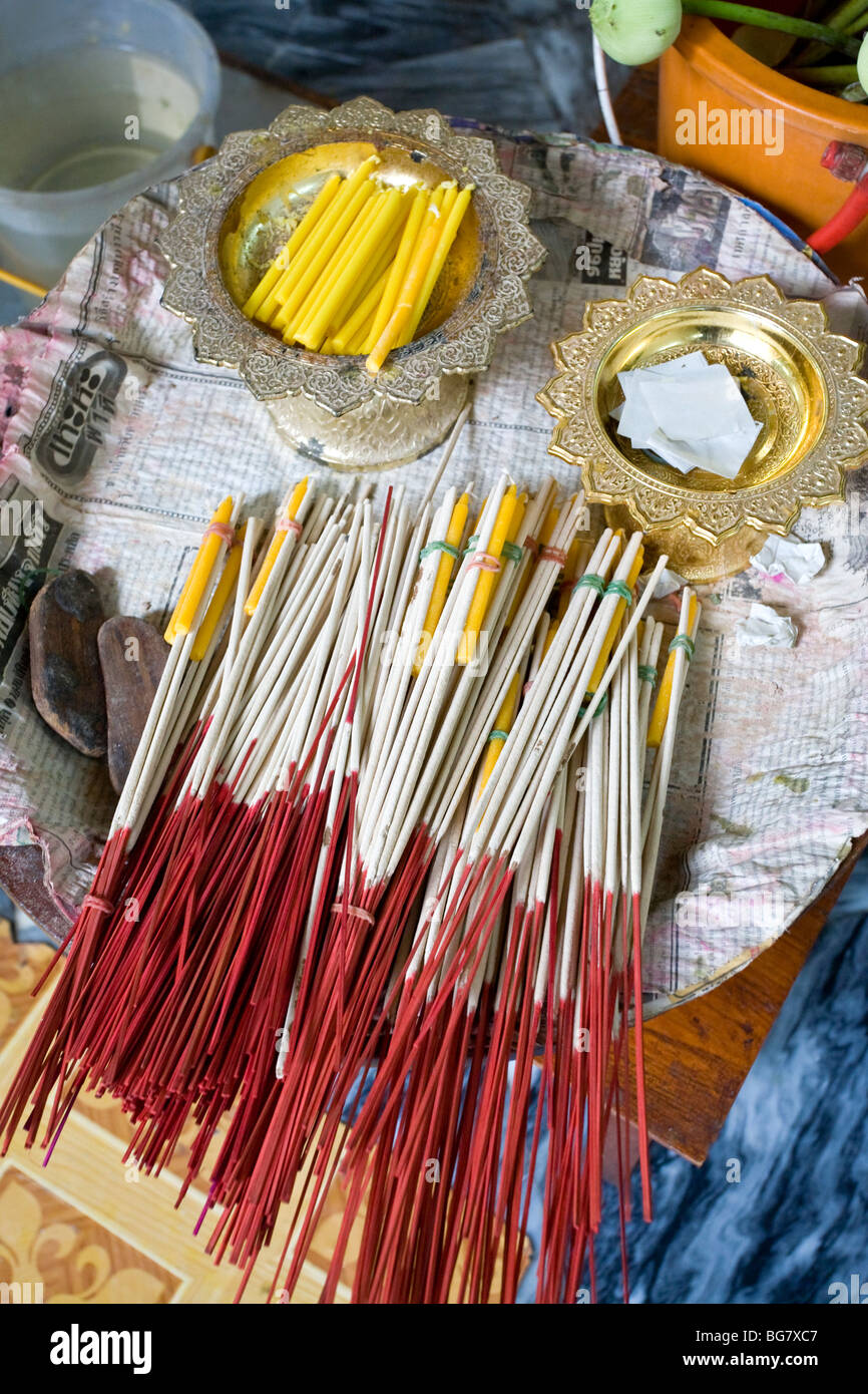 Bangkok buddhist offering hi-res stock photography and images - Alamy